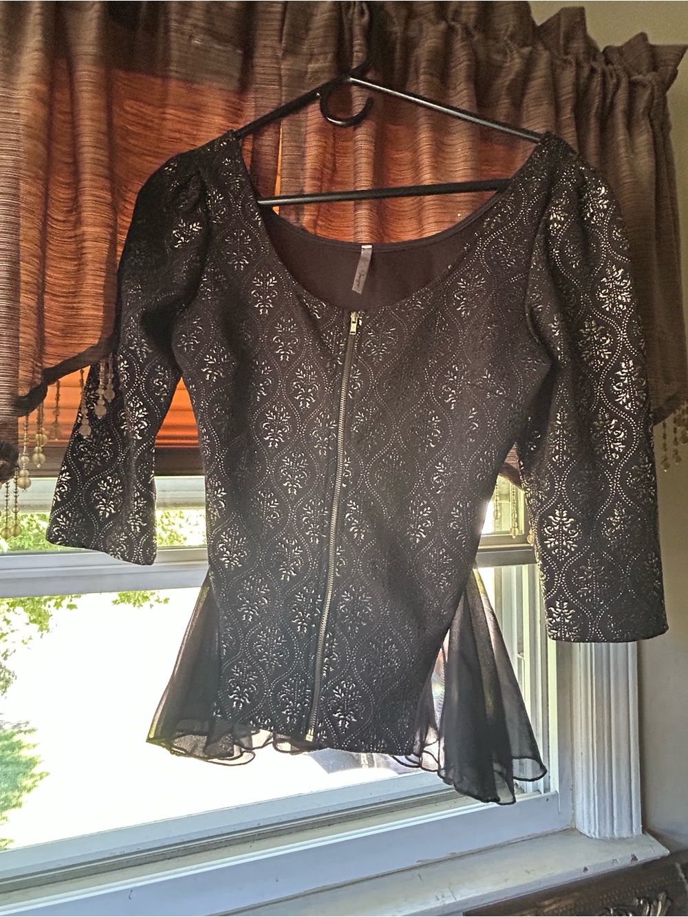 Beautiful blouse - Picture 6 of 7